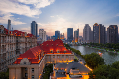 天津海河沿岸城市欧式建筑风格日落夜景风光