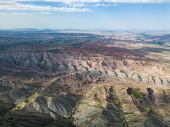 中国新疆S101省道丹霞地貌