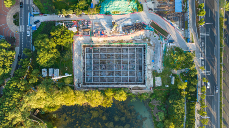 湖北武汉金银湖湖边湖水治理工程工地