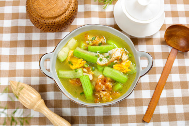 家常菜肴美食胜瓜鸡蛋汤