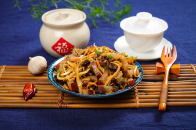 特色农家菜小炒腊五花肉