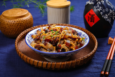 特色农家菜小炒腊五花肉