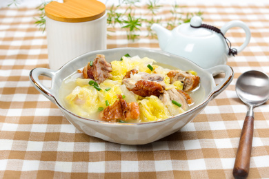 美味特色菜炉鸭肉娃娃菜汤