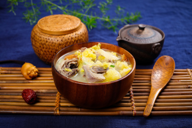 特色农家菜烤鸭白菜汤