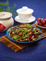 小炒野山菌青椒炒见手青牛肝菌