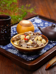 美味食补养生汤猪心莲子党参汤
