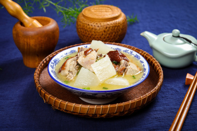 美味特色菜烤鸭萝卜汤