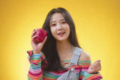 贪吃的胖女孩
