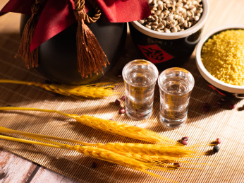 白酒倒酒粮食酒