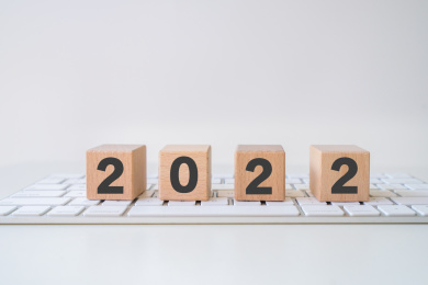 2022年设计概念，键盘上的立方体木块