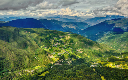 中国丽江云杉坪周边山地航拍