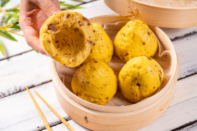 餐盘里的杂粮包