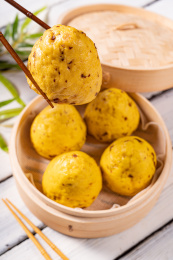 餐盘里的杂粮包