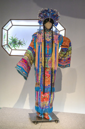 中国传统戏剧及少数民族人物服装展示
