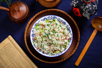 营养美味家常炒饭腊肉苦菜炒米饭