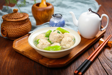 特色农家菜豆腐丸子丝瓜汤