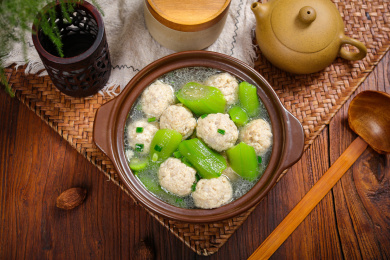 家常汤菜豆腐丸子丝瓜汤