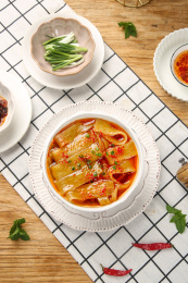 浅底上的流汁宽粉