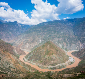 云南德钦镜内的金沙江大转弯