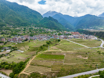 云南贡山风情丙中洛乡村旅游区自然风光
