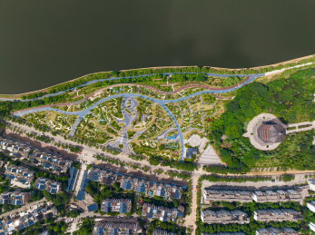 正上方视角航拍河南信阳茗阳阁风光