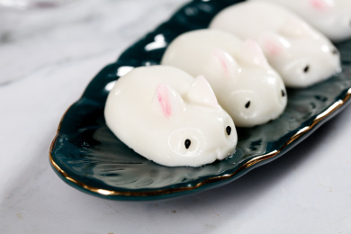 盘子里的小兔子布丁