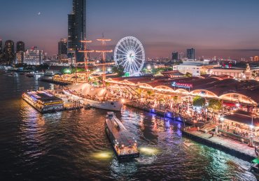 泰国亚洲河滨夜市摩天轮湄南河城市天际线
