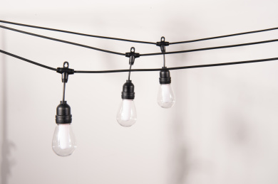 挂起来的电灯泡展示