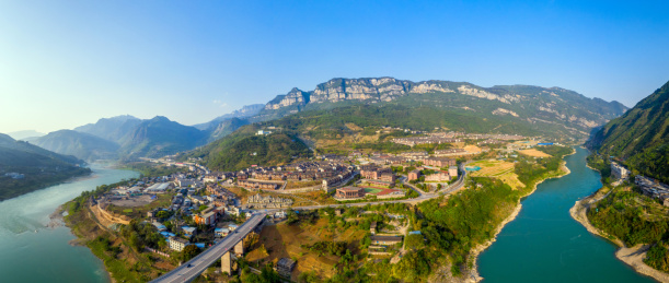 中国重庆乌江畔羊角古镇全景