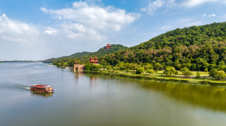湖北武汉东湖游船与东湖磨山