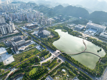贵州省遵义市新蒲新区，城市秋日风光