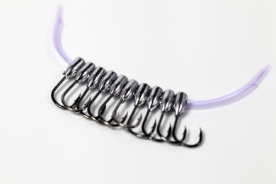 钓鱼钩孤立在白色背景