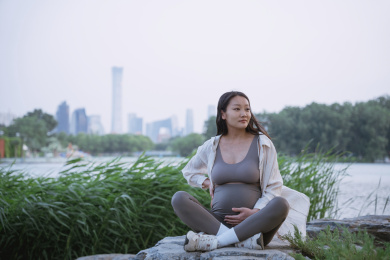 孕妇在公园
