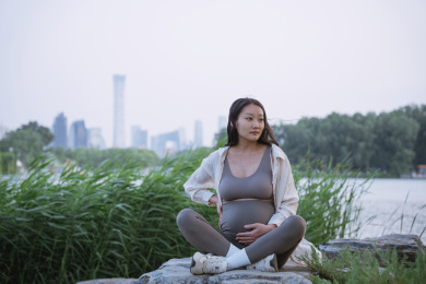 孕妇在公园
