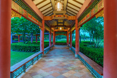 佛山顺峰山公园中式园林传统亭廊建筑夜景