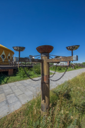 中国河北省丰宁县大汗行宫景区酥油灯杆装饰