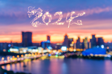 中国沈阳2024年元旦新年火花字城市夜景