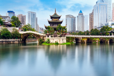 中国贵阳南明河甲秀楼建筑风光