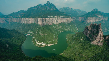 青山绿水崖天下