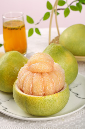 浅底上的文旦柚