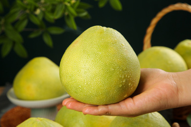 深底上的文旦柚