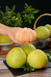 深底上的文旦柚