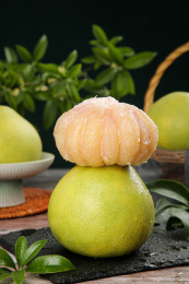 深底上的文旦柚