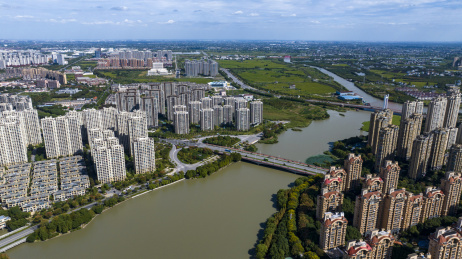 河流穿过城市