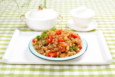 家常小炒菜肴肉沫炒花生米
