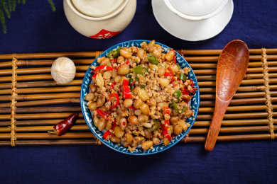 家常小炒菜肴肉沫炒花生米
