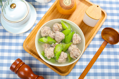营养美味家常汤菜美食丝瓜肉丸汤