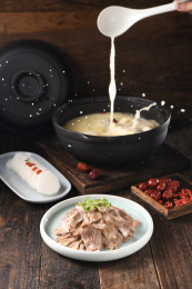 一锅鲜美的羊肉汤