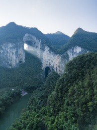 贵州紫云县格凸河景区的天神光