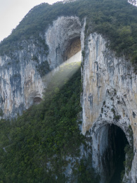 贵州紫云县格凸河景区的天神光